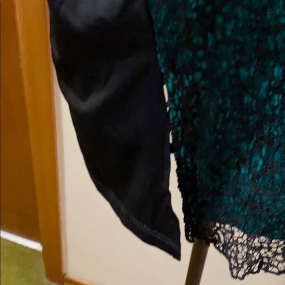 Hunter Green with Lace overlay Tank - Picture 4 of 5